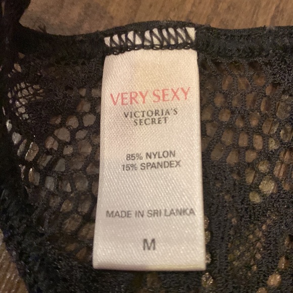 GLAMOROUS BRAND NEW black lace garter belt. Victoria’s Secret. Size Medium. - Picture 4 of 5